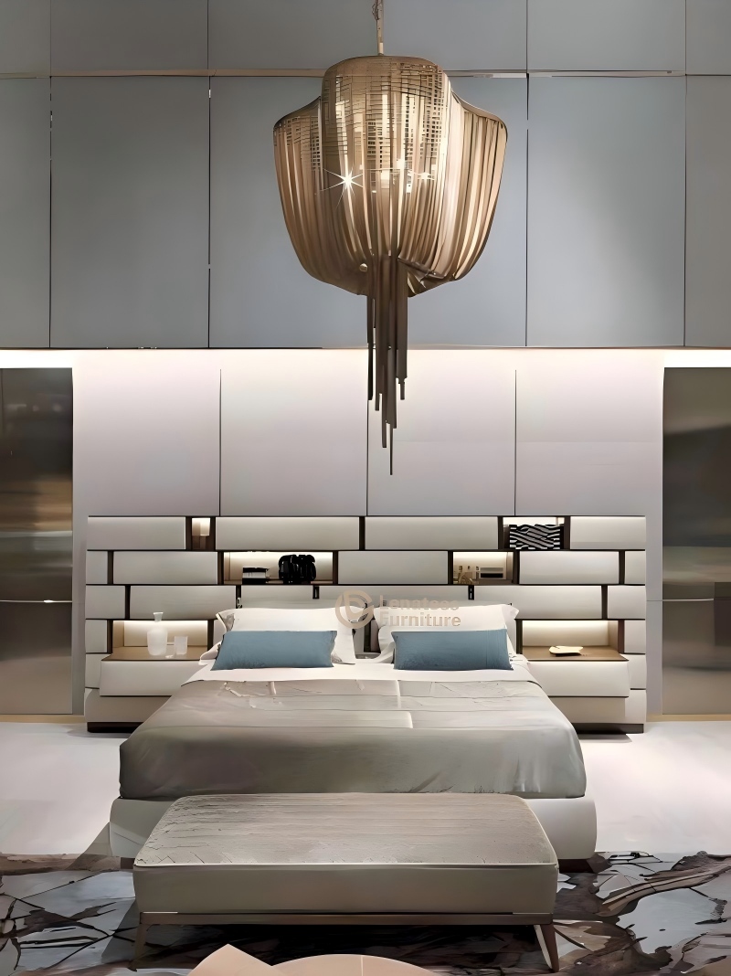 Le luxe rencontre l'artisanat : notre nouveau lit tendance avec d'élégants accents métalliques. ✨